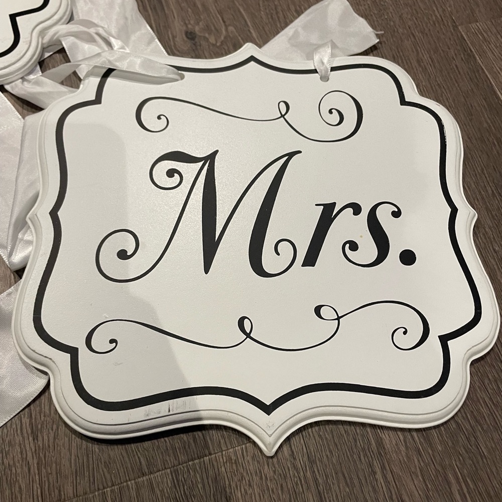 Wedding Items - Picture 2 of 5